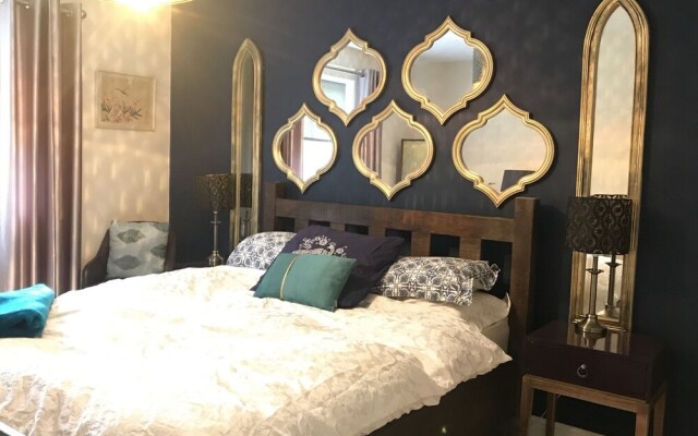 Cosy Romantic Boutique King bed Apartment Nuneaton