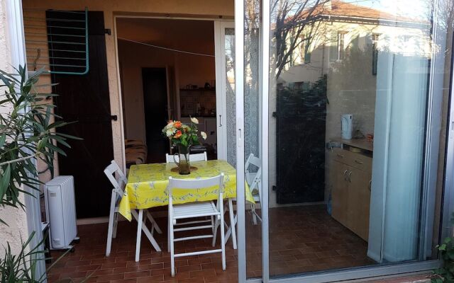 Studio in Saint-mandrier-sur-mer, With Enclosed Garden - 100 m From th