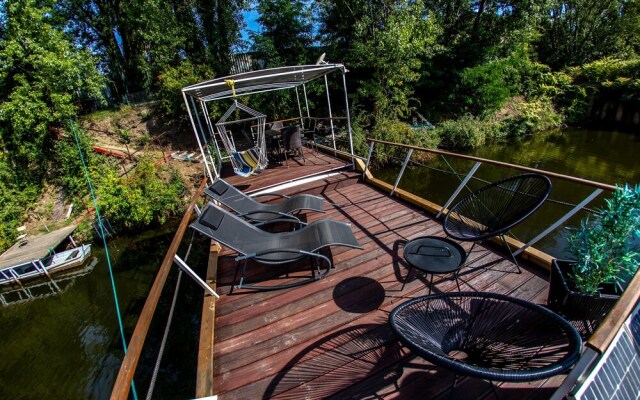 Prague Bay Houseboats