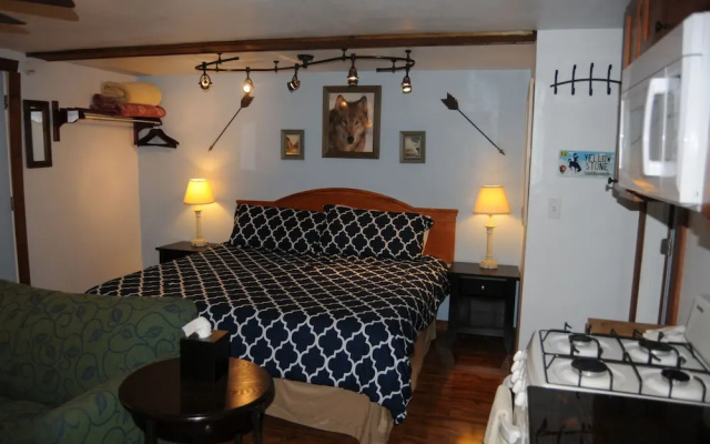 Yellowstone Motel - Adults Only