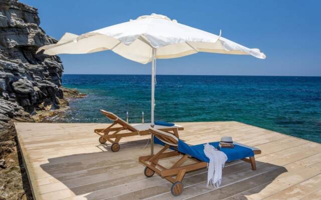 Inviting 8-bed Villa in Ermoupoli - Villa Blueros