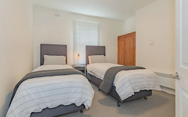 4 Bedroom House - Hobart CBD - Parking