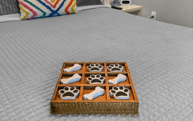 Rotties' 2 Bedroom Home by RedAwning