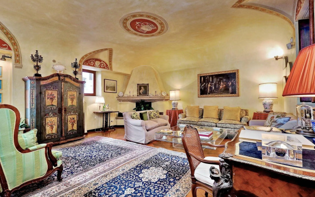 Town House - Treasurerome Collection