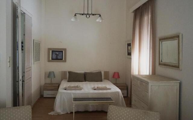 Independent entrance Apt - 130M2 - Garden - Private Parking