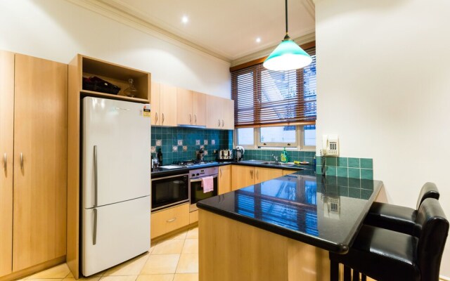 HANNA, 3BDR Melbourne Apartment