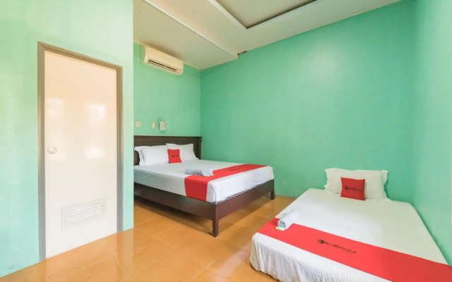 RedDoorz near Pantai Ujung Genteng