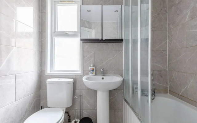 Spacious & Newly Renovated 4BD House East Ham!