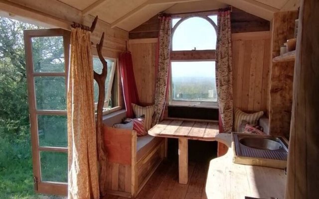 Stargazer Shepherds Hut. A Warm and Cosy Getaway