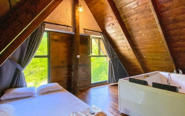 Bungalow With Jacuzzi and Private Pool in Sapanca