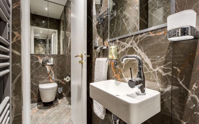 Luxury 4 Bedroom 3 Bathroom Louvre - AC