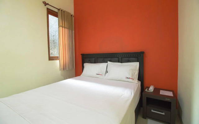 RedDoorz near Masjid Agung Surabaya