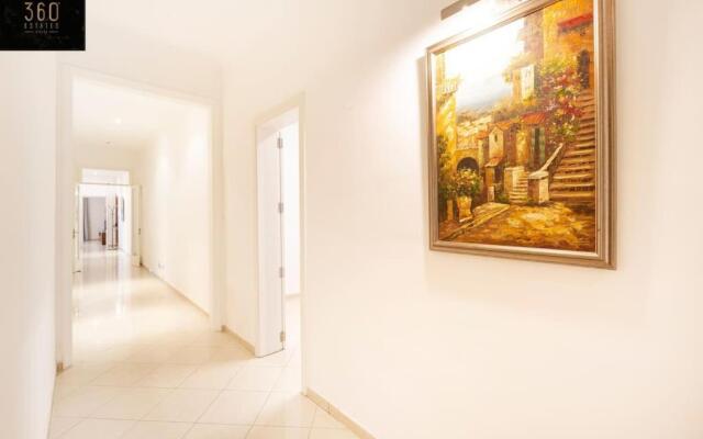 Beautiful, Seafront spacious APT in Sliema by 360 Estates