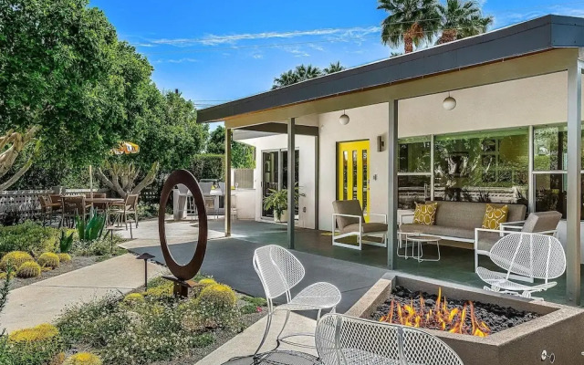 Four Palms in Deepwell Estates