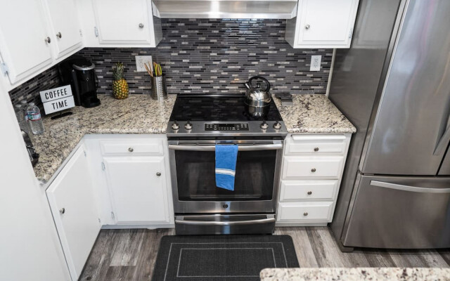 Cypress Serenity: 3Br Townhome With Garage, Private Patio, Community Pools (P33)