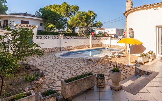 Fantastic Holiday Home With Private Pool in L'escala