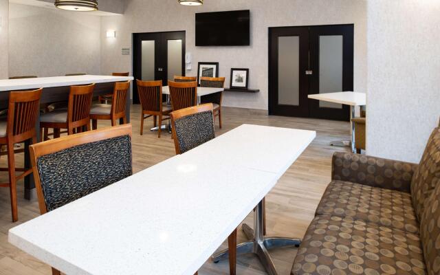 Hampton Inn Kansas City Northeast