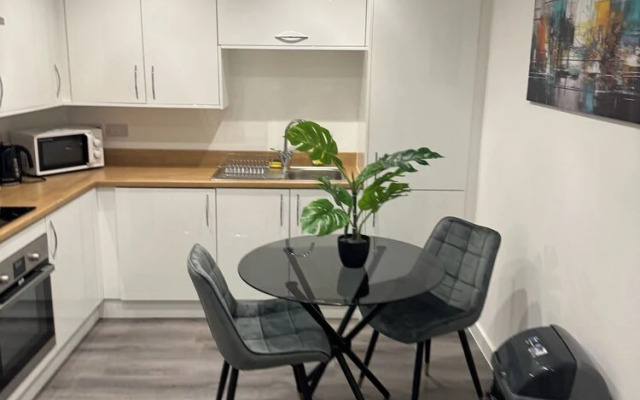 Bright & Cozy Hull Stay