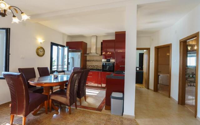 Apartments Zezelj