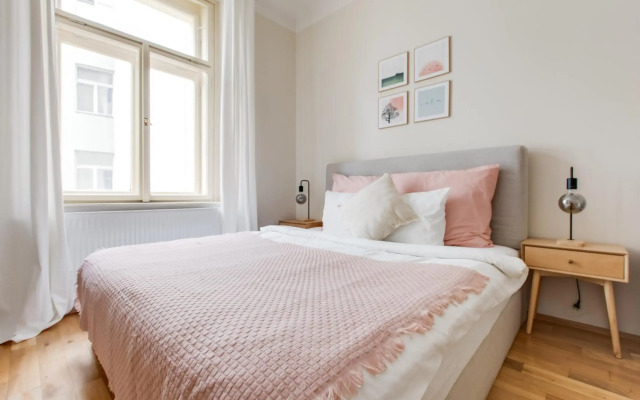 Modern Quiet Apartment next to Wenceslas Square