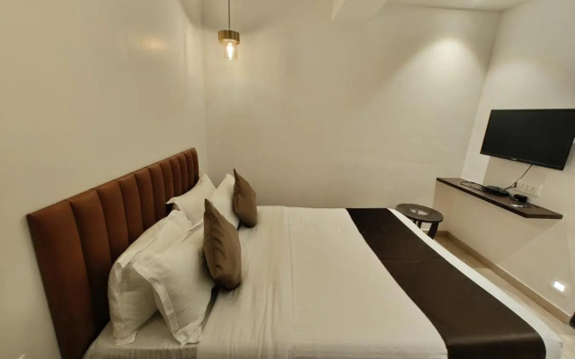 The Majlis Hotel - Near Taj Hotel Colaba