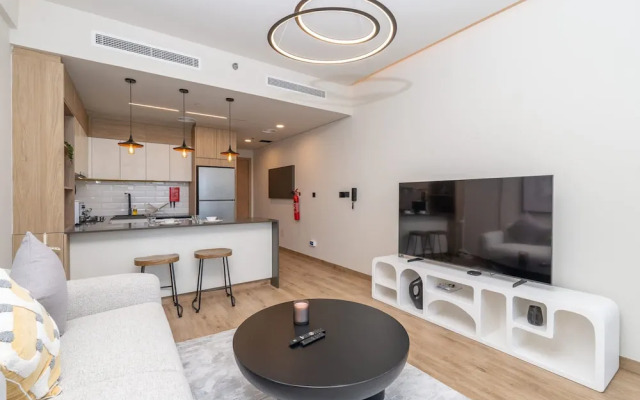 Mesmerizing Studio Located in the Center of JVC