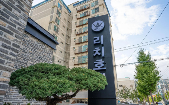 Pohang Daejam-dong Rich Hotel