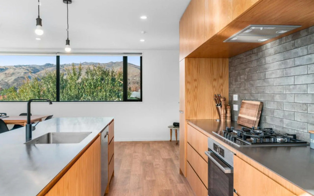 Mountain Vistas - Cromwell Upstairs Holiday Apartment