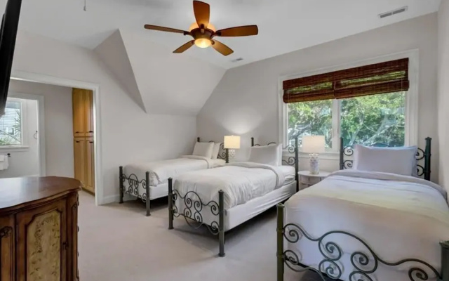 Beachwood East 5 by Wild Dunes With Amenities