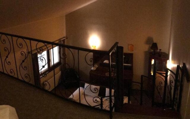 Hotel Lexus - Fost Cosmin