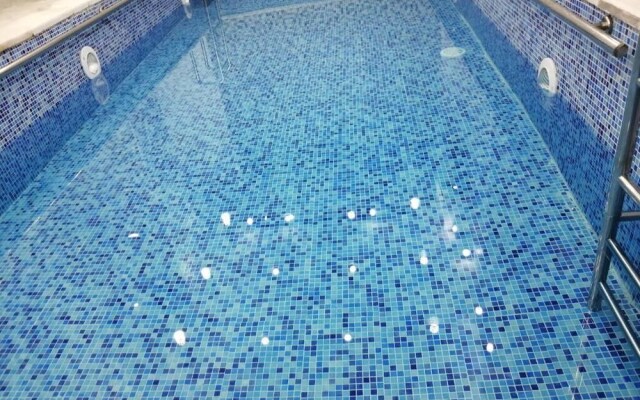 Weekend Hotel