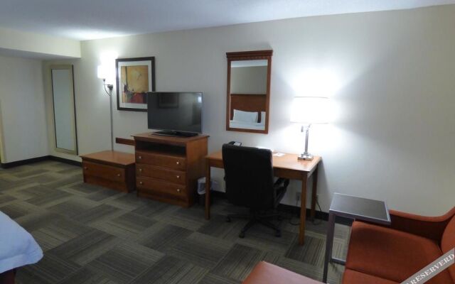 Hampton Inn Charleston-Southridge