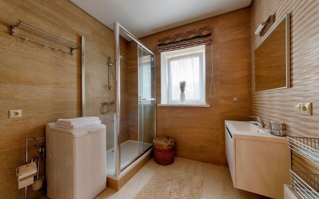 Home Apart Surganova str. 5A