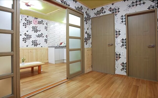 Yangsan Chickweed & Flower Pension