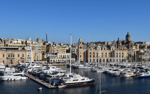 Senglea Seafront Apartment