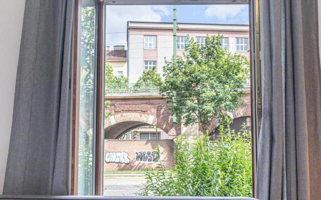 Stunning 2BR Apartment Perfect for 4 people
