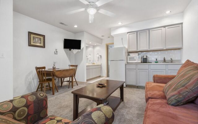 Swansons King Suite - 1.5 Miles From Branson