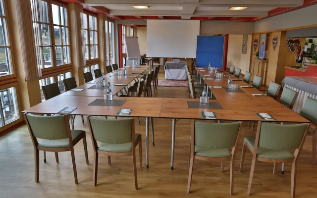 Hotel Wo Der Hahn Kräht