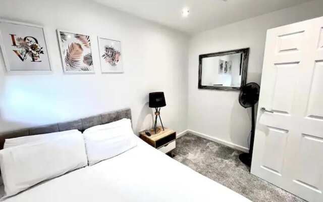 Remarkable 2-bed Apartment in Liverpool
