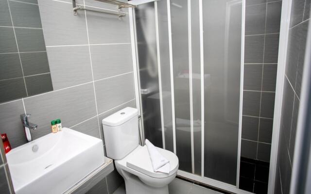 OYO 246 Link Inn (Sanitized Stay)