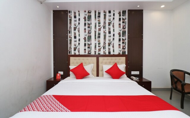 Capital O 18443 Hotel Nano