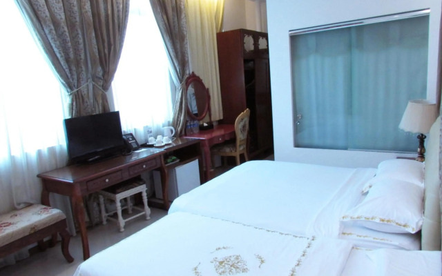 Jayleen 1918 Hotel