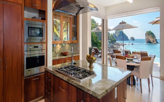 Sunny Vacation Villa 61