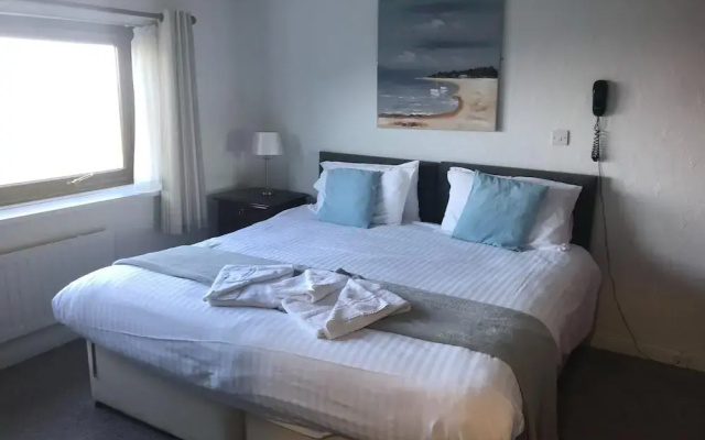 Commodore Hotel