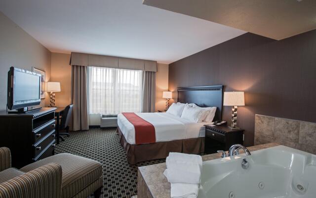 Holiday Inn Express & Suites Green Bay East, an IHG Hotel