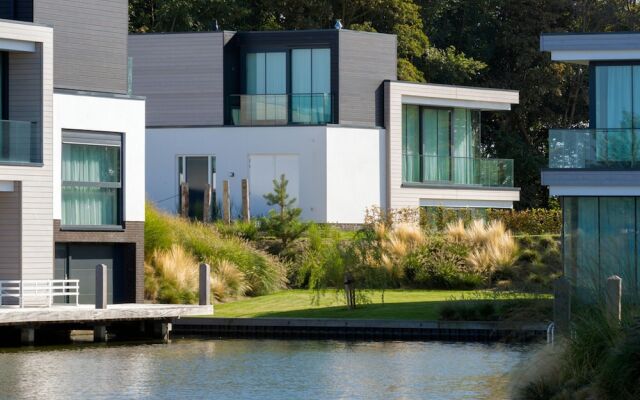 Villa With Washing Machine, 4 Bathrooms, Near Veerse Meer