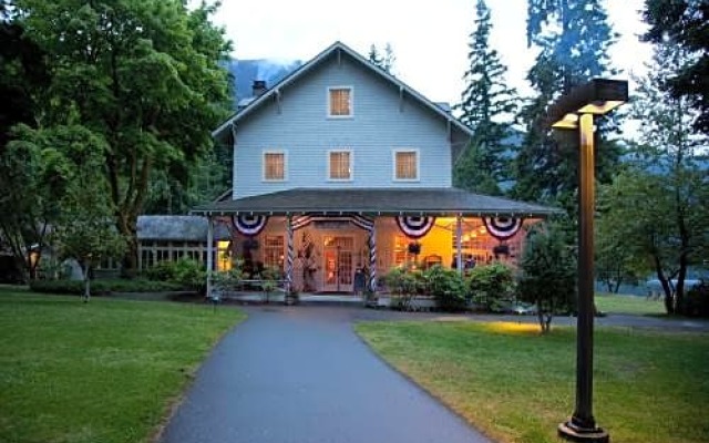 Lake Crescent Lodge