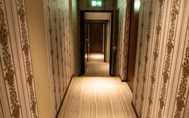 Golden Zaan Hotel