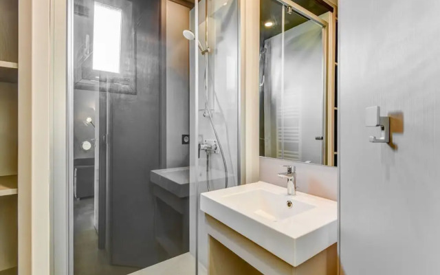 Secluded Chalet in Hourtin With Swimming Pool