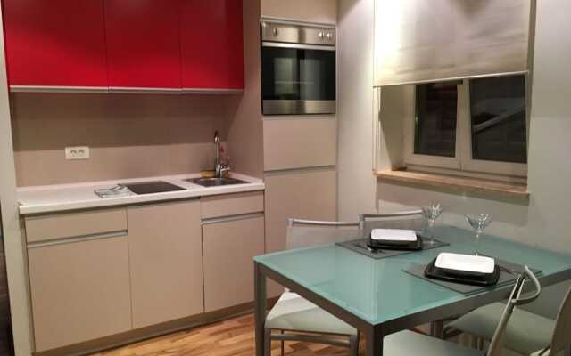 Gorgeous Biserka Apartment near the sea